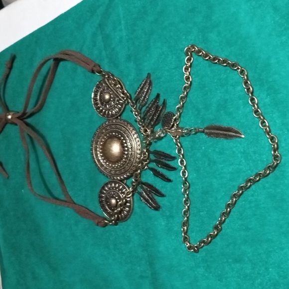 Arras Creations back upper arm bracelet with feathers and brown suede. (sku120). - Picture 2 of 5